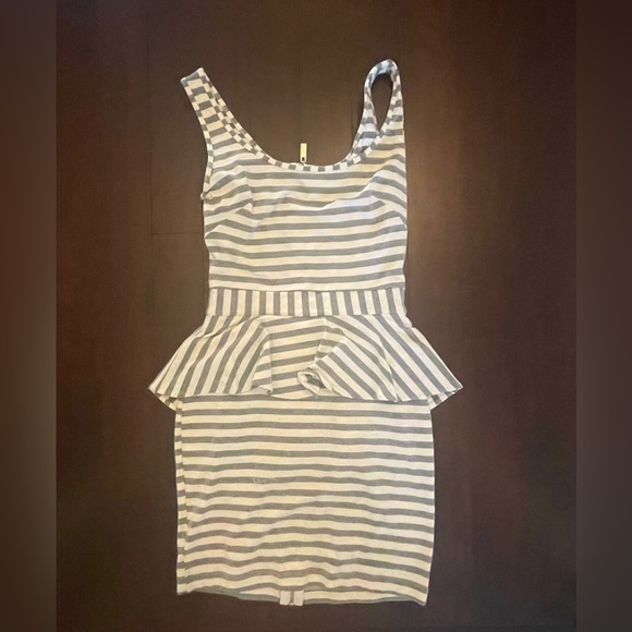 BEBE GREY/WHITE STRIPE  Peplum Style Dress w/Back Zip Closures,  XS - Picture 10 of 15